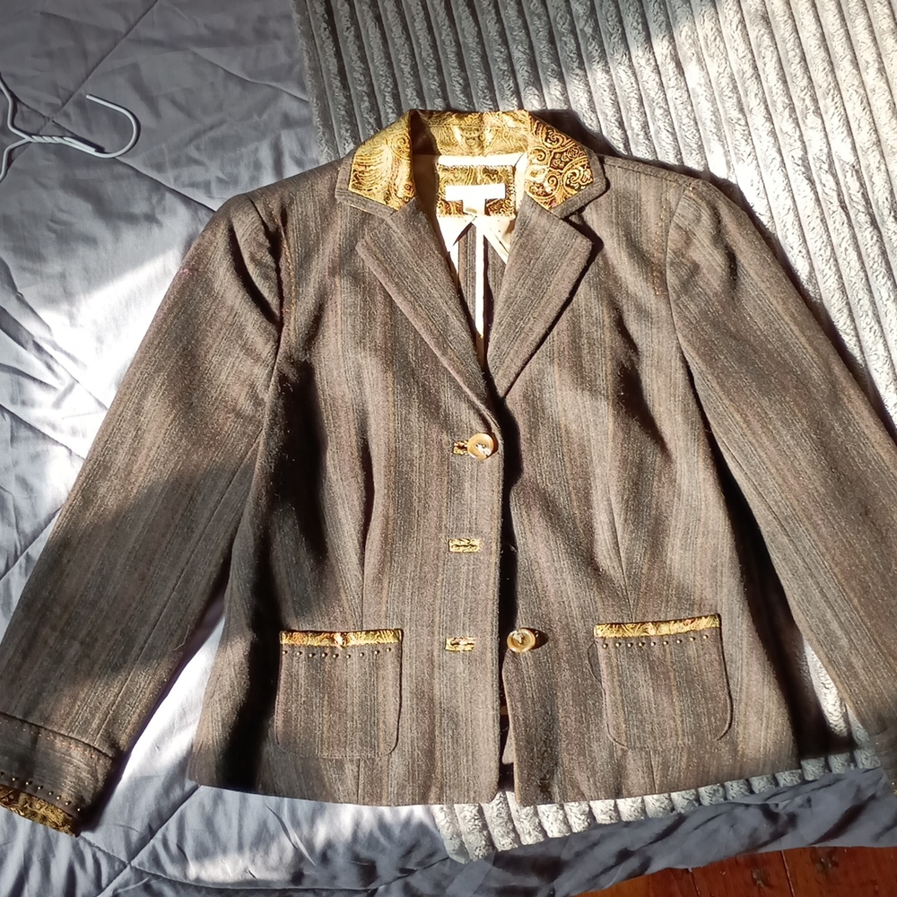 Aura women's dress jacket with beautiful detail